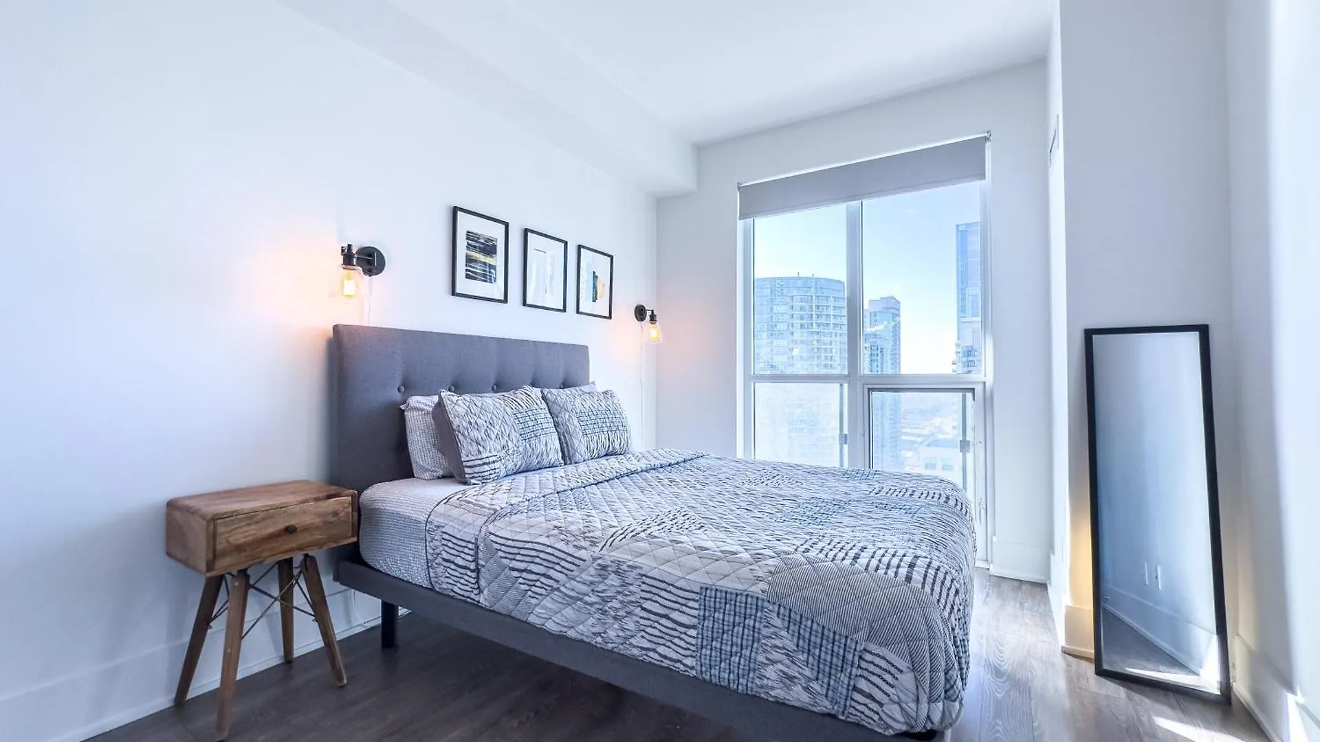 アパート トロントLuxurious 2 Beds Near Cn Tower Scotia Arena Rogers Centre & Free Parkingアパートメント