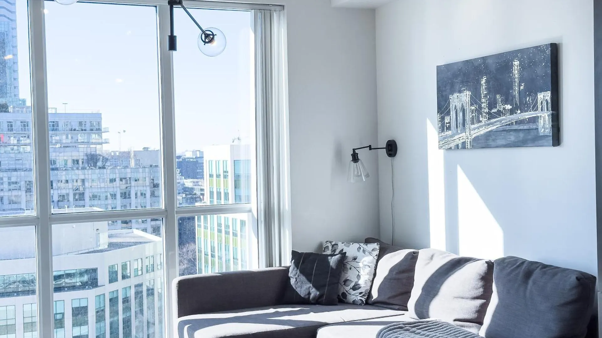 Luxurious 2 Beds Near Cn Tower Scotia Arena Rogers Centre & Free Parking